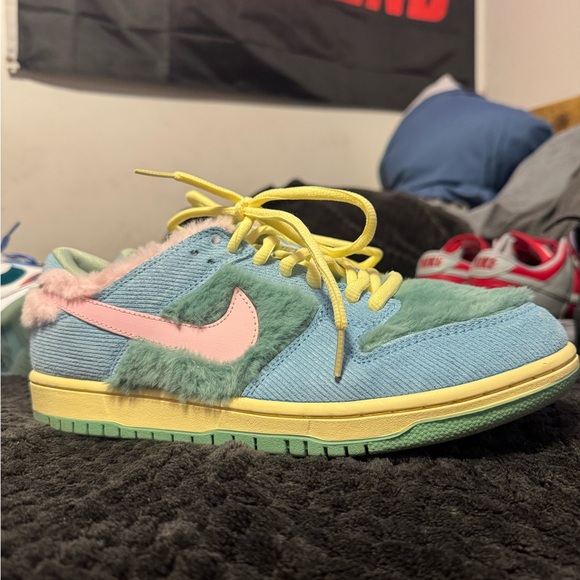 Nike Blue and Pink Sneakers Classic Style - Picture 1 of 1